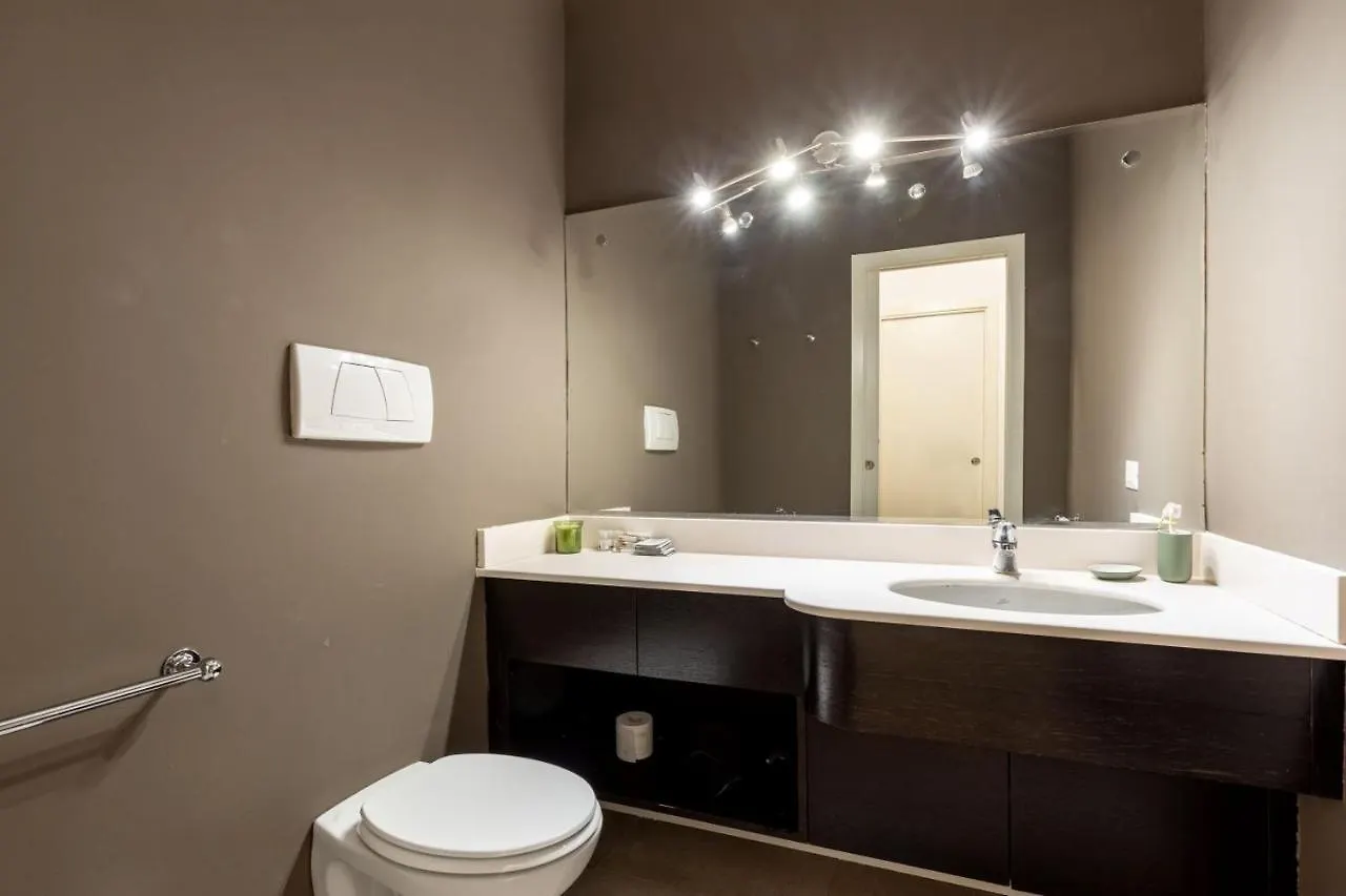 Apartment In Brera-Fatebenefratelli-Porta Nuova-Milano Italy