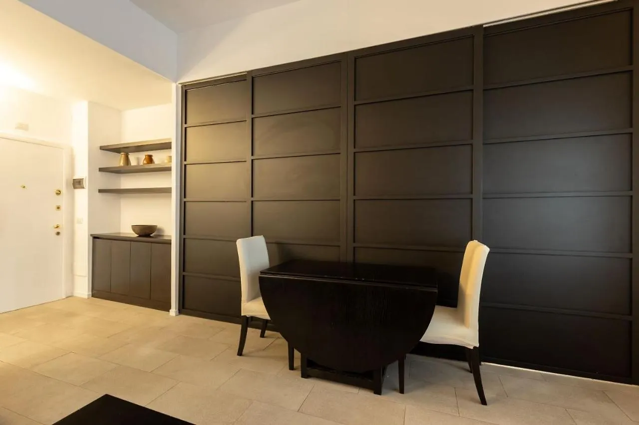 Apartment In Brera-Fatebenefratelli-Porta Nuova-Milano 0*, Milan